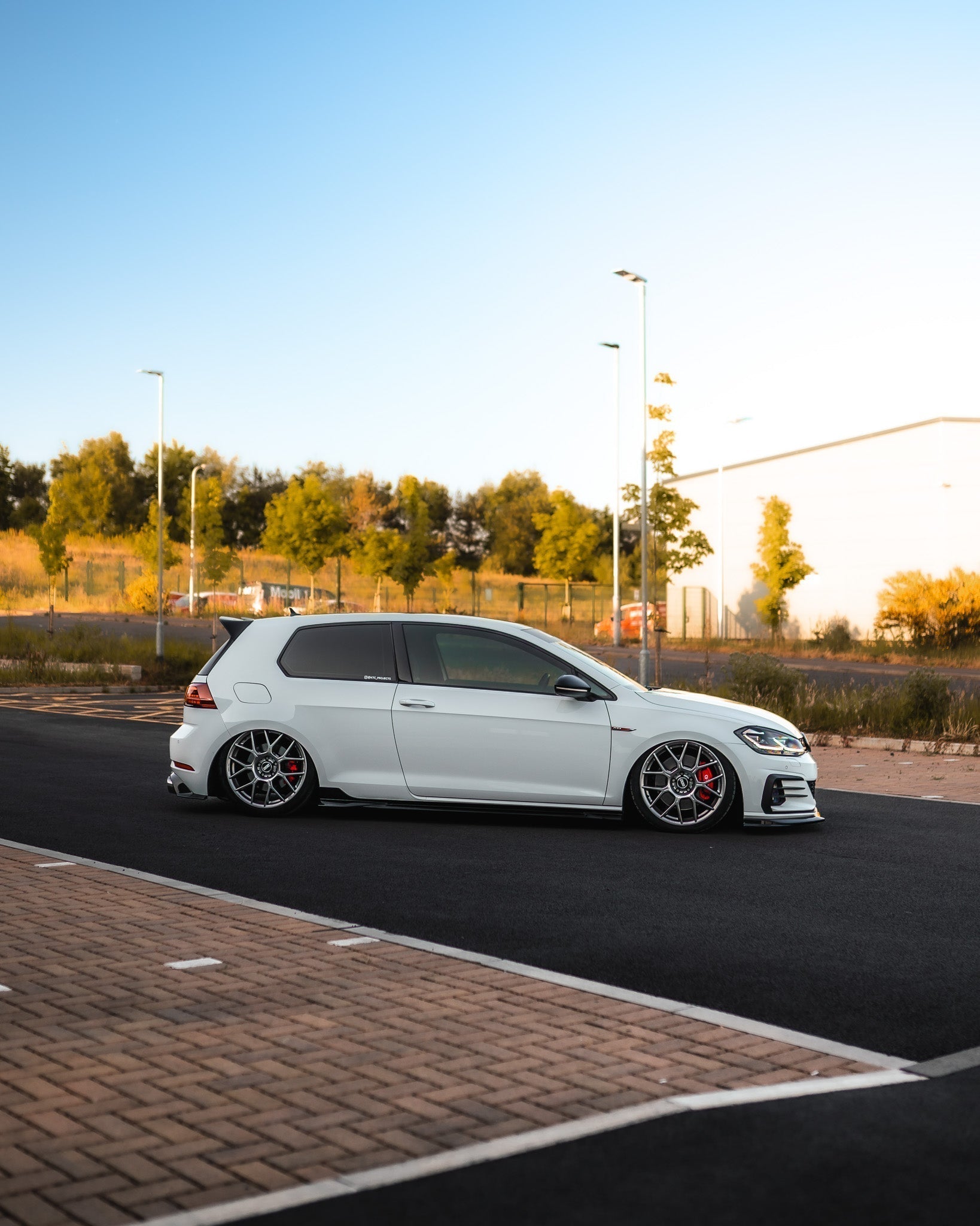 VW Golf, Golf GTI & Golf R Mk7 / Mk7.5 EVO - 1 Gloss Black Side Skirts by ZAERO (2014 - 2020) - Evolve Automotive